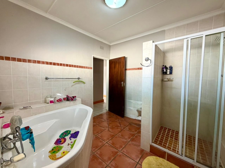 7 Bedroom Property for Sale in Oudtshoorn South Western Cape